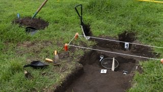 An Artist Dug Out A Grave For Sydney’s Captain Cook Monument At This Year’s Biennale