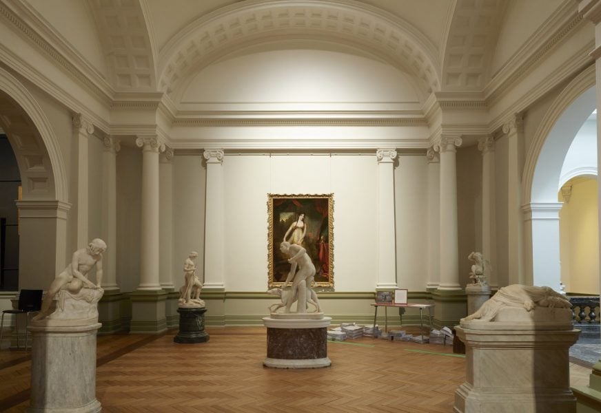 Maria Thereza Alves, A Casa da Maria (Maria’s House), 2020; and OIKOVYTERI ITEKO'A MÔĪNGUEVYA (Decolonization continues), 2020. Installation view for the 22nd Biennale of Sydney (2020), Art Gallery of New South Wales. Commissioned by the Biennale of Sydney with generous support from Open Society Foundations, and generous assistance from Institut für Auslandsbeziehungen. Courtesy the artist, Instituto Guarani-Nhandewá de Estudios da Historia do Brasil and Casa da Maria. Photograph: Zan Wimberley.