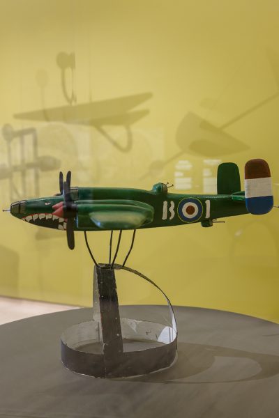 James Eseli, Badu Bomber Aircraft Headdress, 2004. Courtesy of Gab Titui Cultural Centre, Torres Strait Regional Authority. James Eseli © Gab Titui Cultural Centre Collection, Torres Strait Regional Authority.