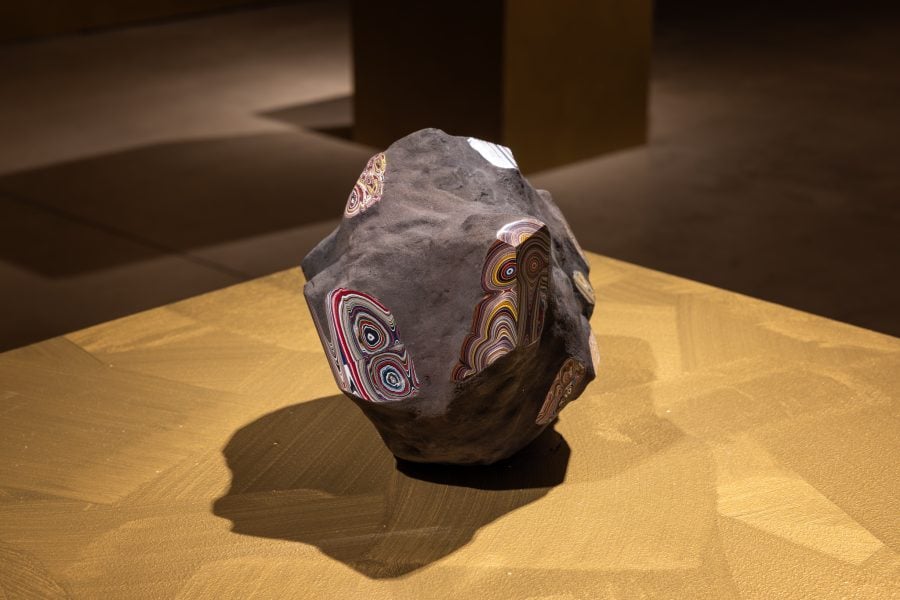 Agnieszka Kurant, Post-Fordite 6, 2020. Courtesy the artist and the Hartwig Art Foundation © Collection Hartwig Art Foundation. Promised gift to the Rijksdienst voor het Cultureel Erfgoed / Rijkscollectie. Installation view, 24th Biennale of Sydney, Ten Thousand Suns, 2024, UNSW Galleries. Photograph: Jacquie Manning.