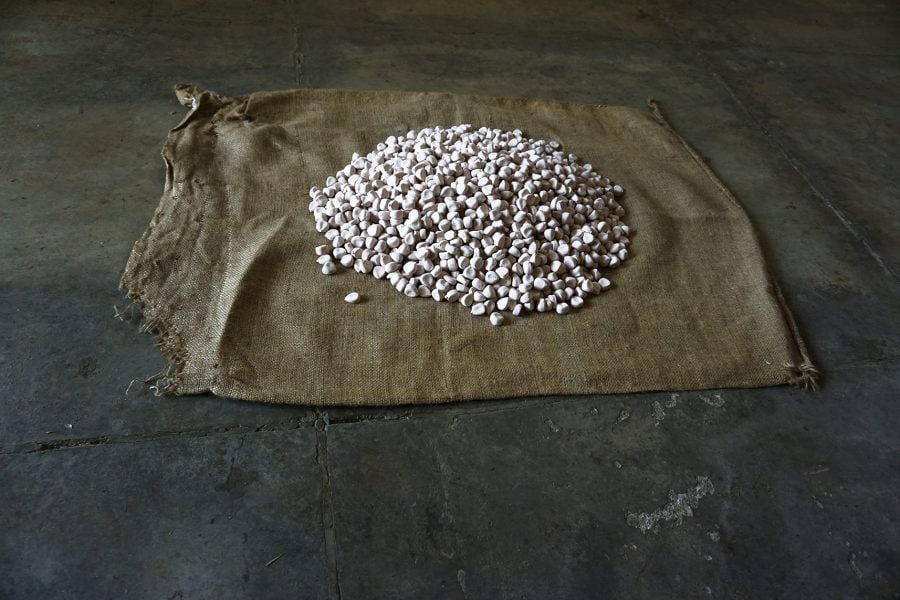 Ángel Poyón, Jun Ch'ay'/un tiempo, un sol, 2025, ceramics on jute, dimensions variable. Photograph: Ángel Poyón. Courtesy of the artist. 